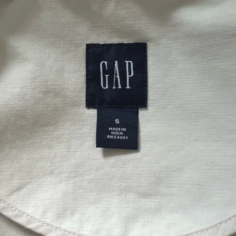 Gap size Small cream colored double breast 100% cotton long sleeve jacket. - Picture 7 of 9